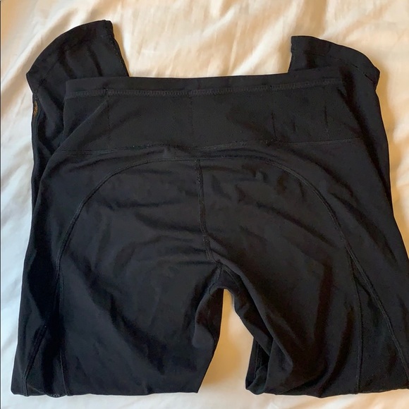 Black Lululemon crop leggings size 12 - Picture 2 of 6